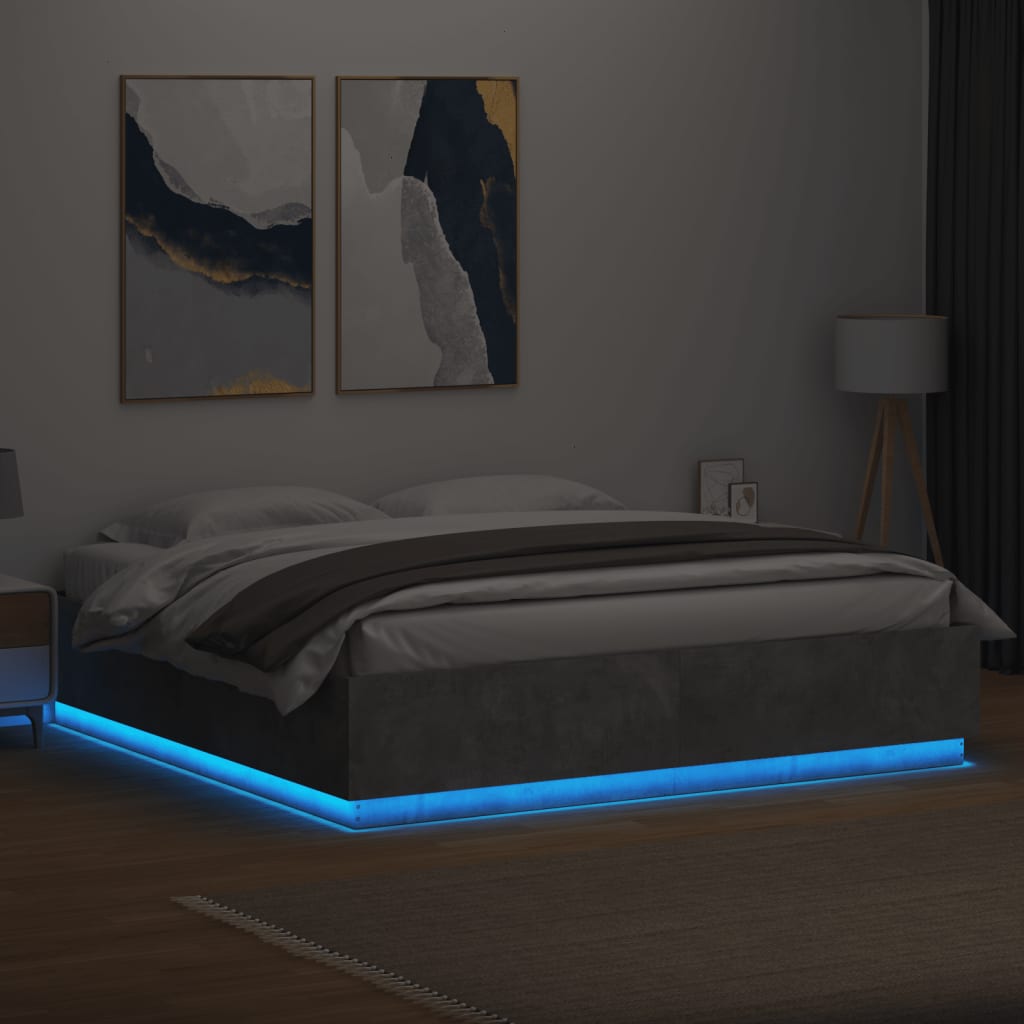 Cadru de pat cu lumini LED gri beton 200x200 cm lemn prelucrat GartenMobel Dekor