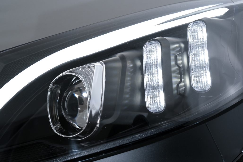 Faruri LED Mercedes C-Class W205 S205 A205 C205 (2014-2018) Negru Semnal Dinamic Secvential Performance AutoTuning