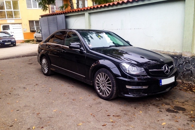 Pachet Exterior Mercedes C-class W204 C204 Facelift C63 Design cu Grila Centrala Sport Negru Lucios Performance AutoTuning