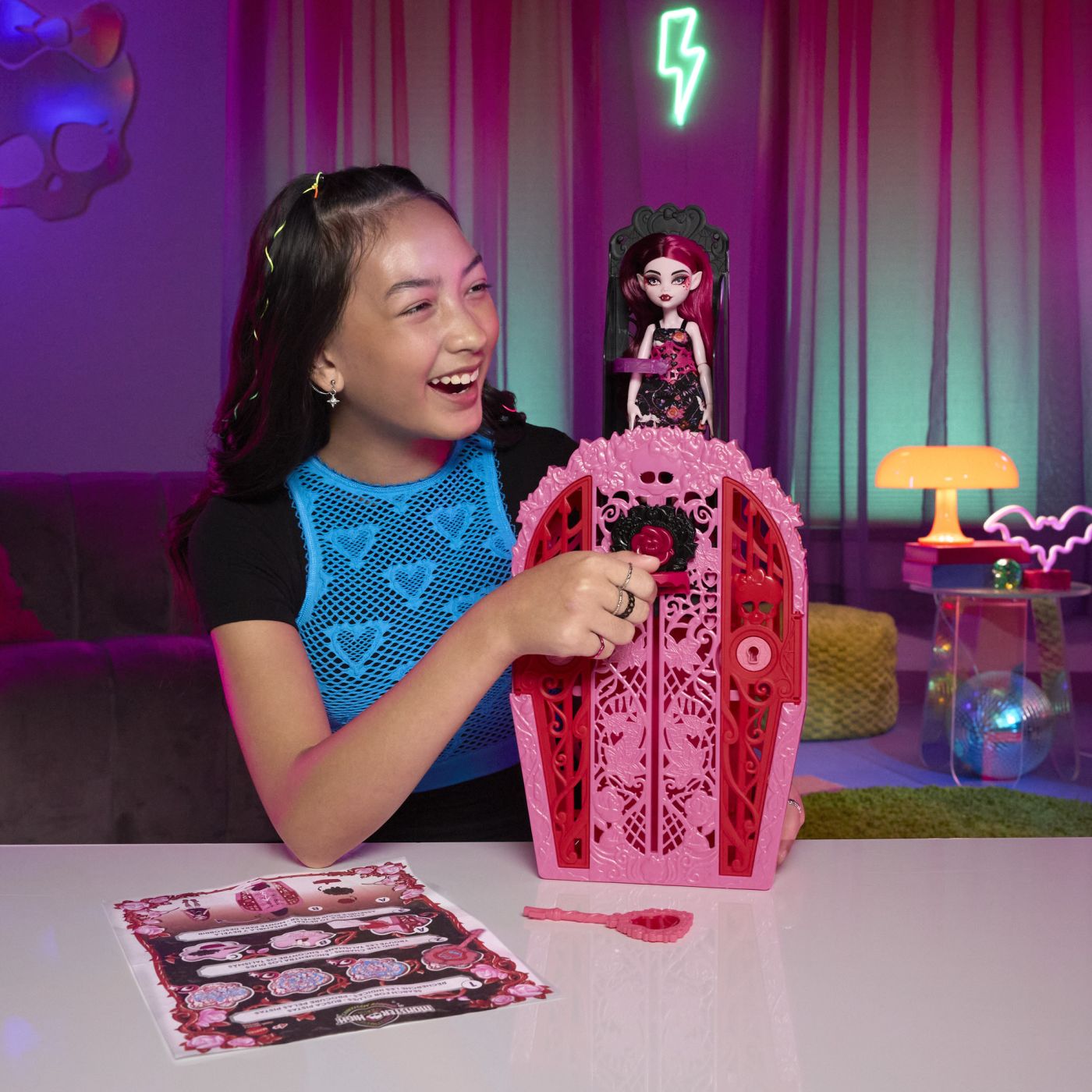 MONSTER HIGH GRADINA DE LA MIEZUL NOPTII PAPUSA DRACULAURA SuperHeroes ToysZone