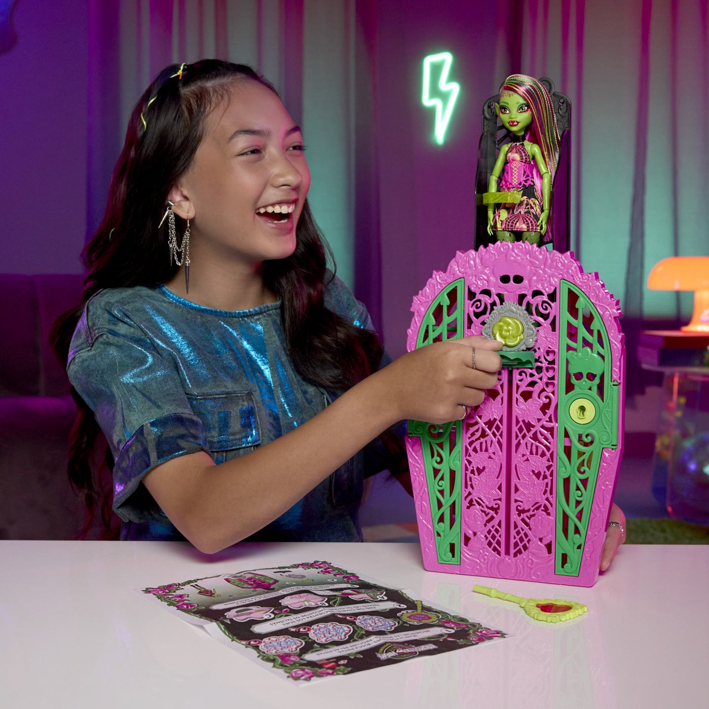 MONSTER HIGH GRADINA DE LA MIEZUL NOPTII PAPUSA VENUS MCFLYTRAP SuperHeroes ToysZone