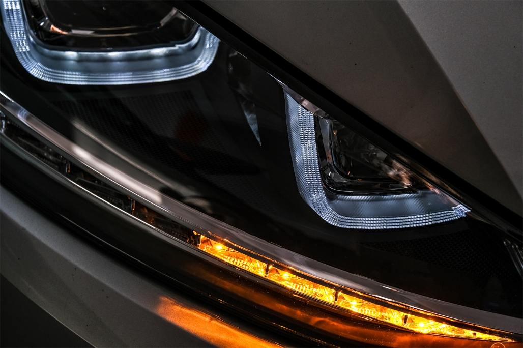 Faruri 3D LED VW Golf VII (2012-2017) R-Line LED Semnalizare Dinamica Performance AutoTuning