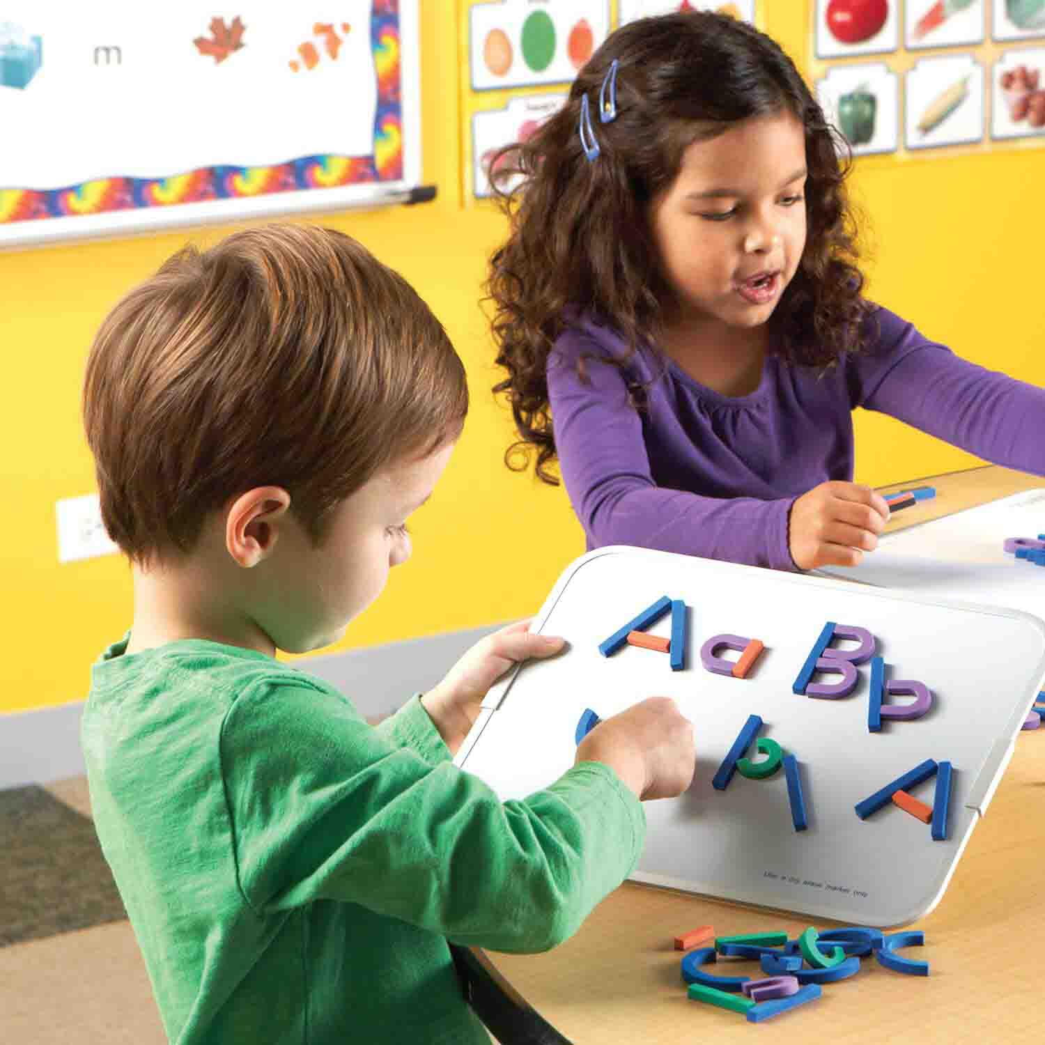Set constructie magnetic - Litere si cifre PlayLearn Toys