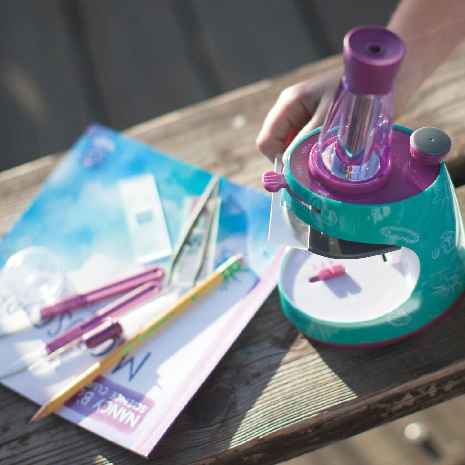 Microscop cu jurnal de activitati PlayLearn Toys