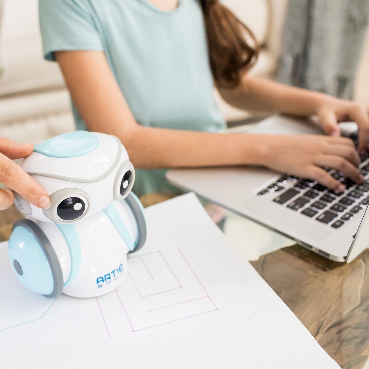 Robotelul Artie 3000 PlayLearn Toys