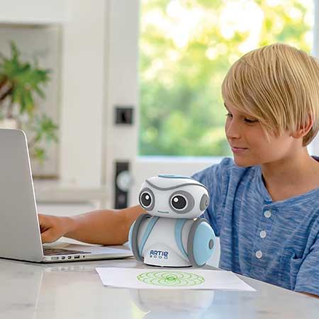 Robotelul Artie 3000 PlayLearn Toys