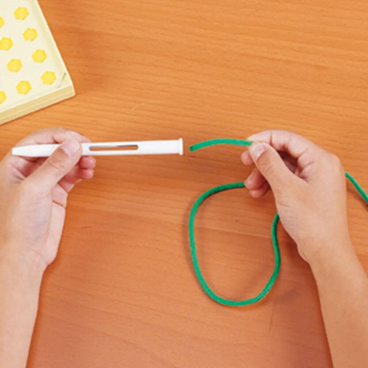 Set creativ - Desenam cu sireturi PlayLearn Toys