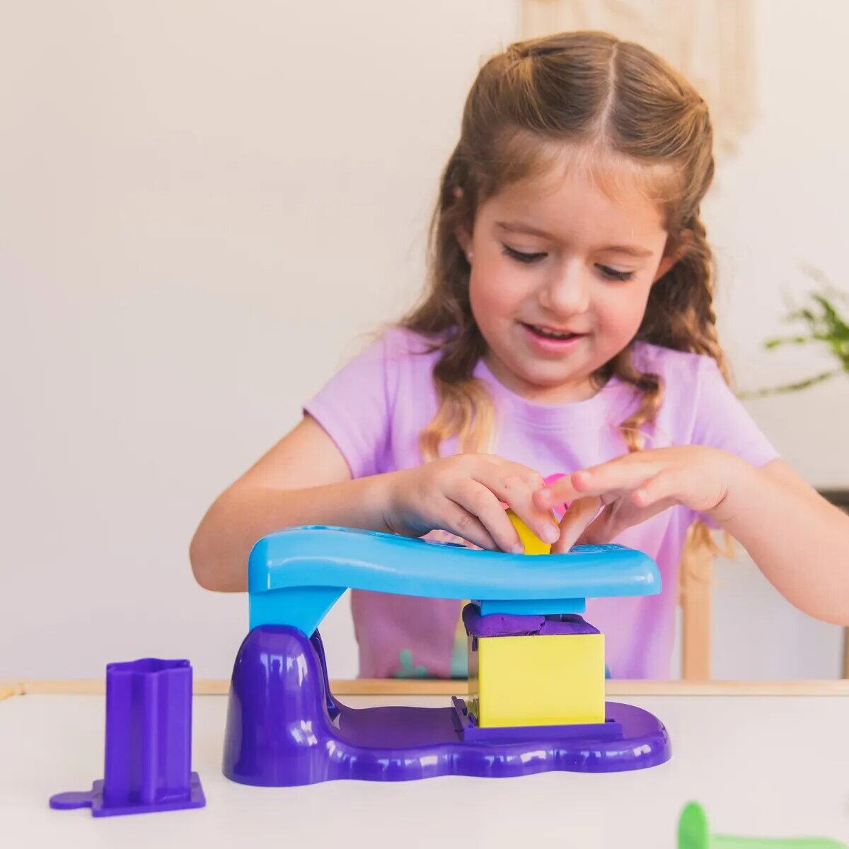 Set nisip kinetic Atelierul magic - Playfoam® PlayLearn Toys