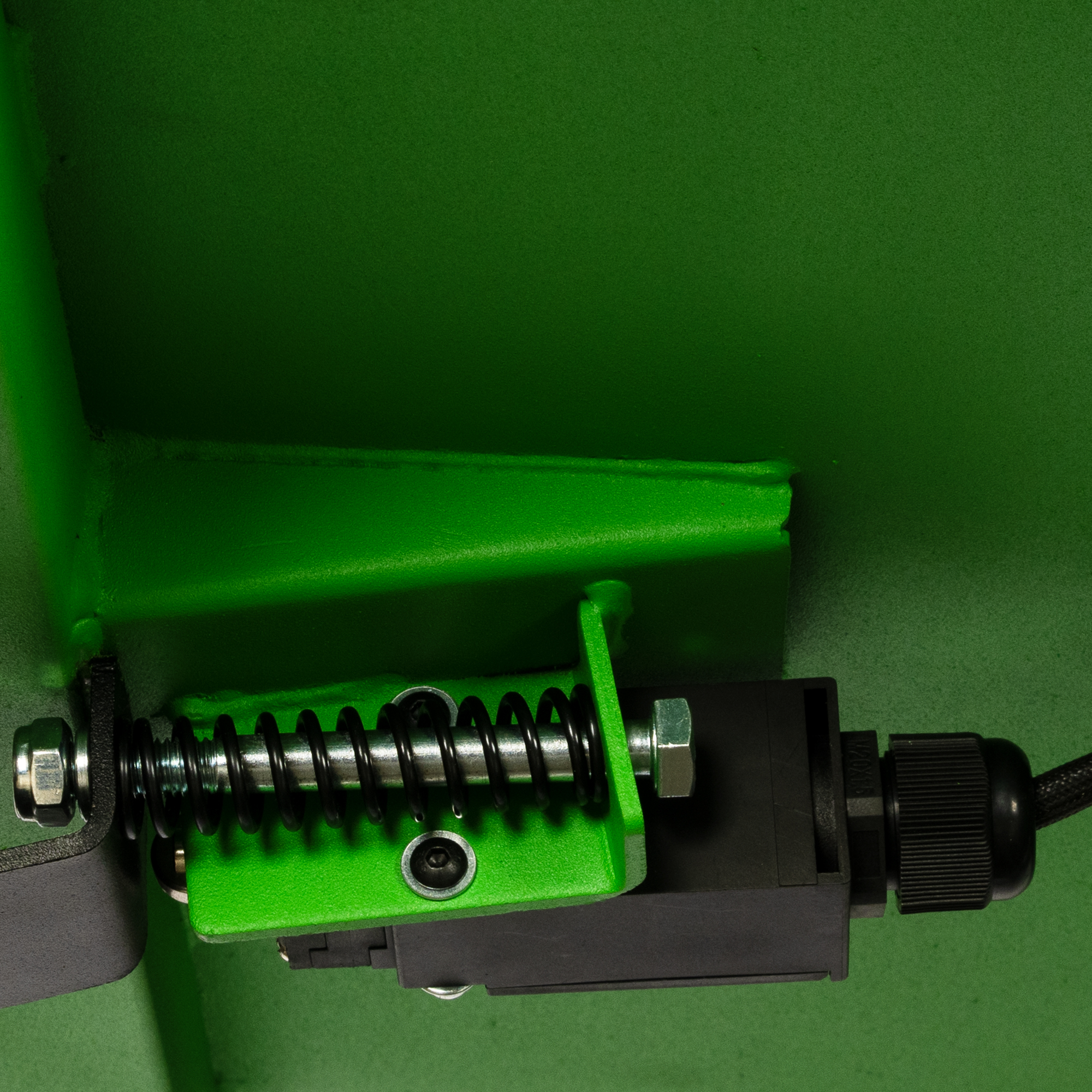 Tocator crengi Micul Fermier, motor benzina 18CP, diametru maxim de taiere Ø120mm, cu carlig de remorcare, pentru brichete FarmGarden AgroTrade