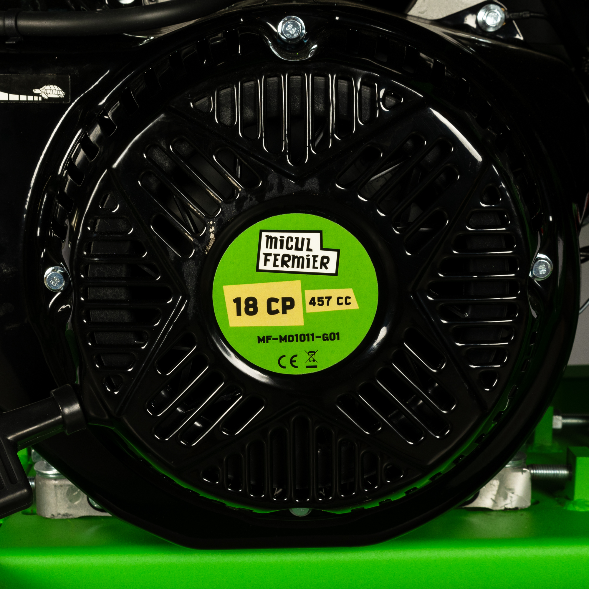 Tocator crengi Micul Fermier, motor benzina 18CP, diametru maxim de taiere Ø120mm, cu carlig de remorcare, pentru brichete FarmGarden AgroTrade