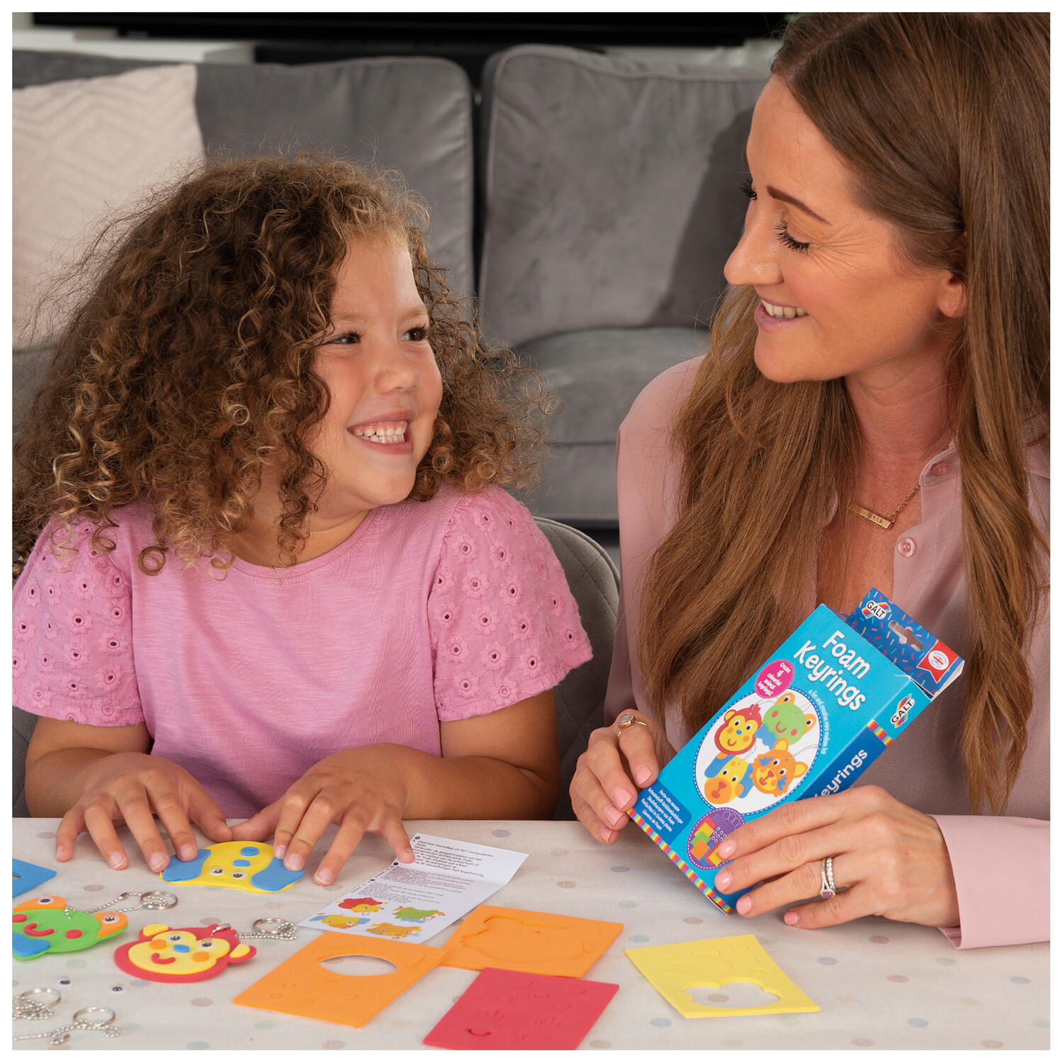 Creeaza brelocuri din spuma PlayLearn Toys