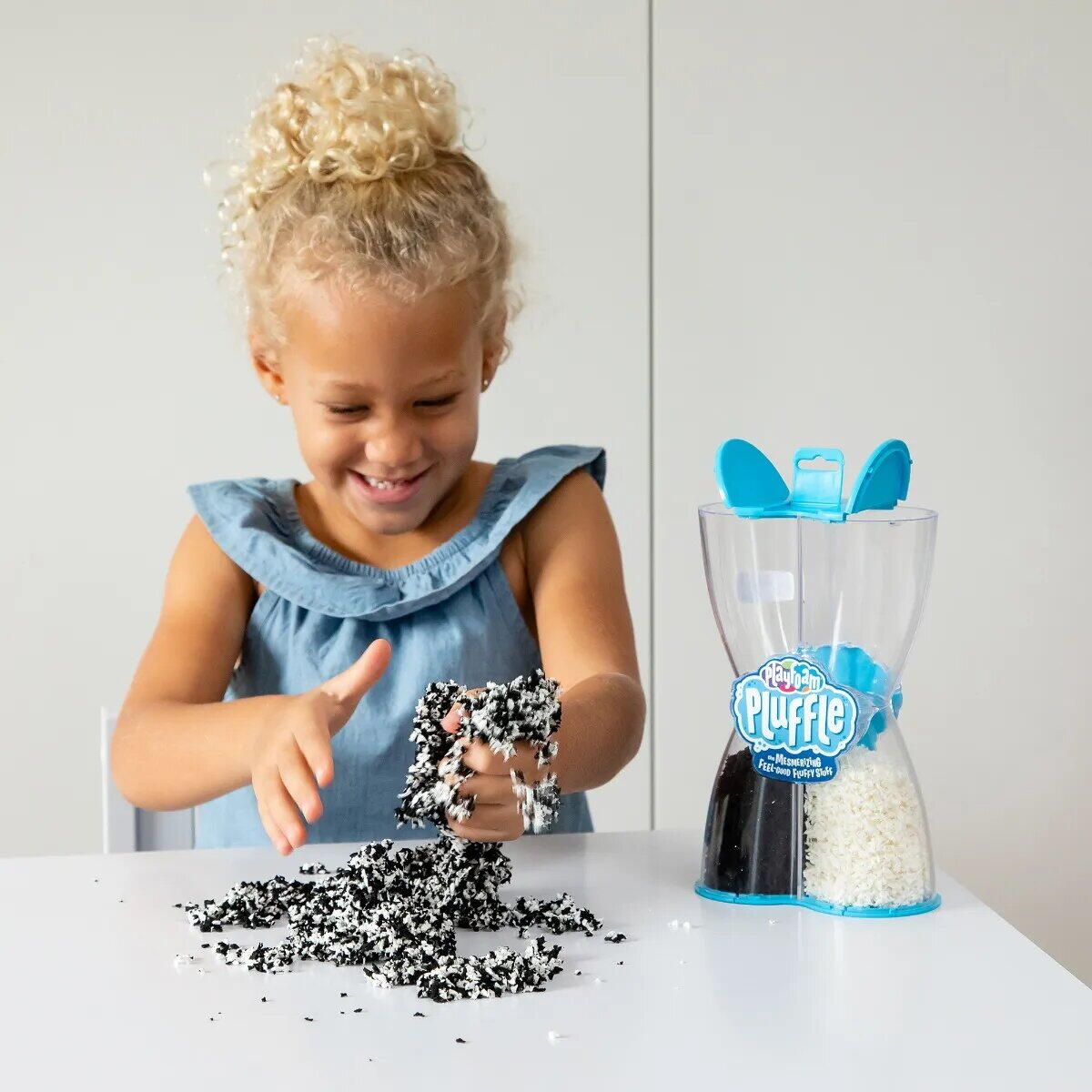 Spuma de modelat Playfoam Pluffle™ Twist - Alb si negru PlayLearn Toys