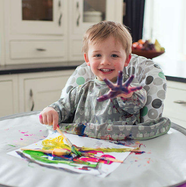 Kit hranire - Baveta si tava (Fructe Vesele) PlayLearn Toys