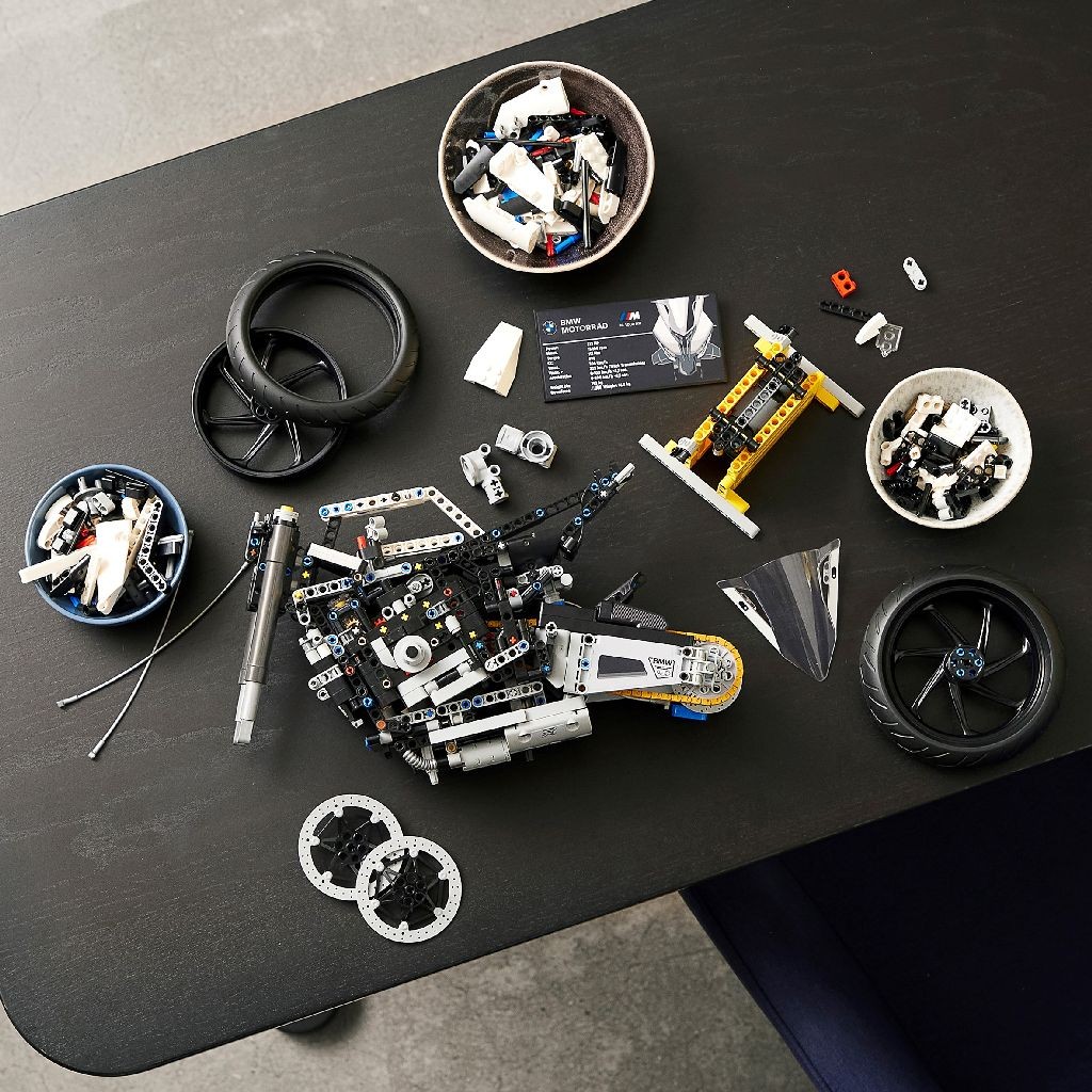 LEGO TECHNIC BMW M 1000 RR 42130 SuperHeroes ToysZone