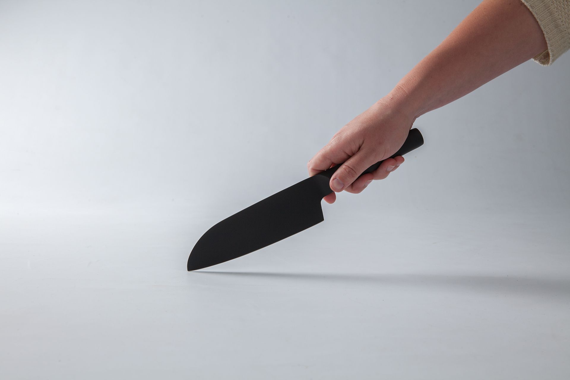 Cutit Santoku BergHOFF Kuro, 16 cm, Oțel crom, Negru HighLine Cooking