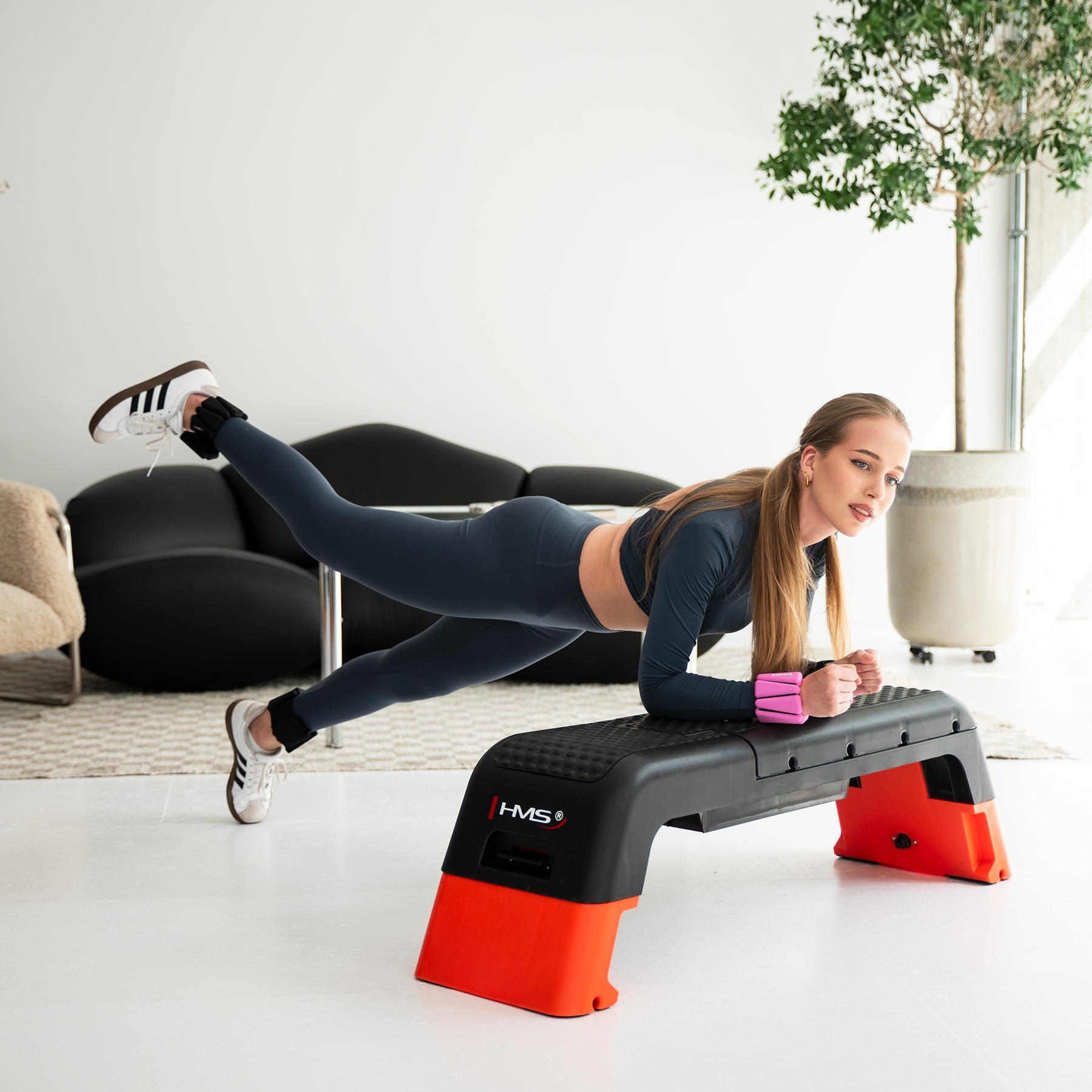 Greutati pentru incheieturi/ glezne HMS SNK01, 2x0.5 kg, Negru FitLine Training