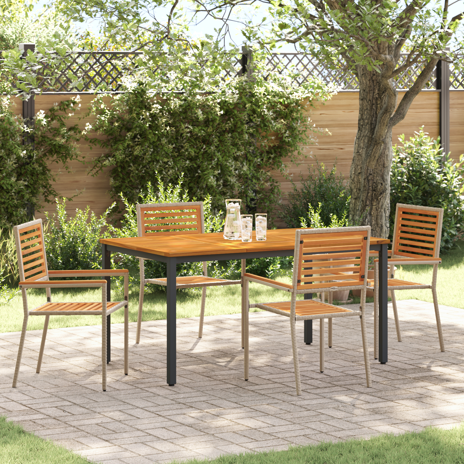 Set de dining 5 piese pentru grădină Bej Poliratan Acacia,  Scaune de grădină stivuibile cu perne - Set de 2 în Bej Poliratan,  Masă de grădină 150x90x75 cm din lemn de acacia solid și metal GartenMobel Dekor