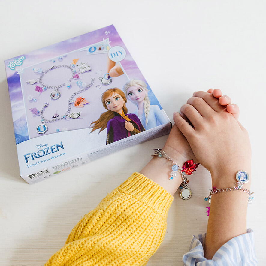 Set bratari cu pandantive - Frozen PlayLearn Toys