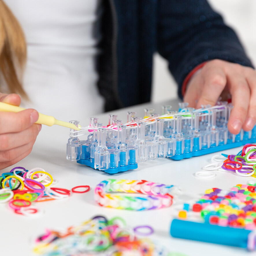 Set creativ cu elastice - Loom i Do PlayLearn Toys
