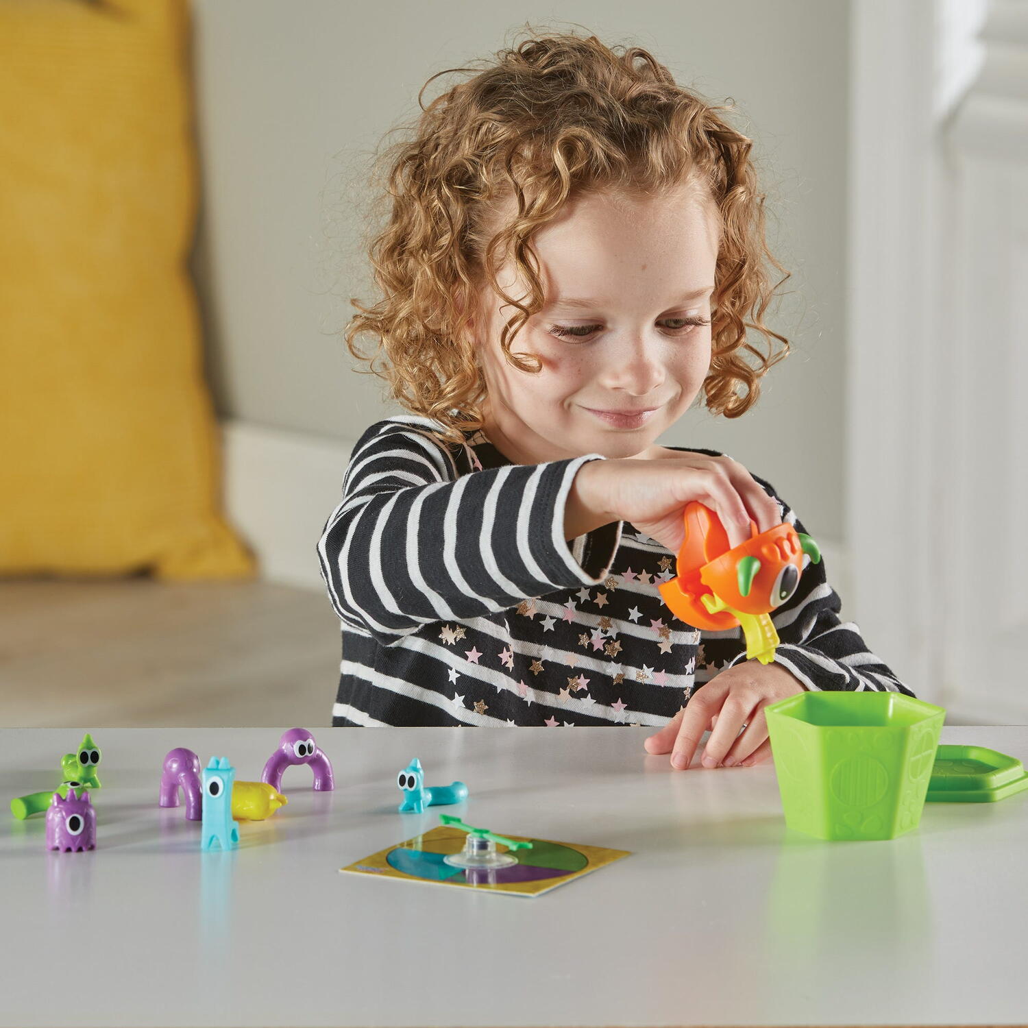Joc sortare - Casutele monstruletilor PlayLearn Toys