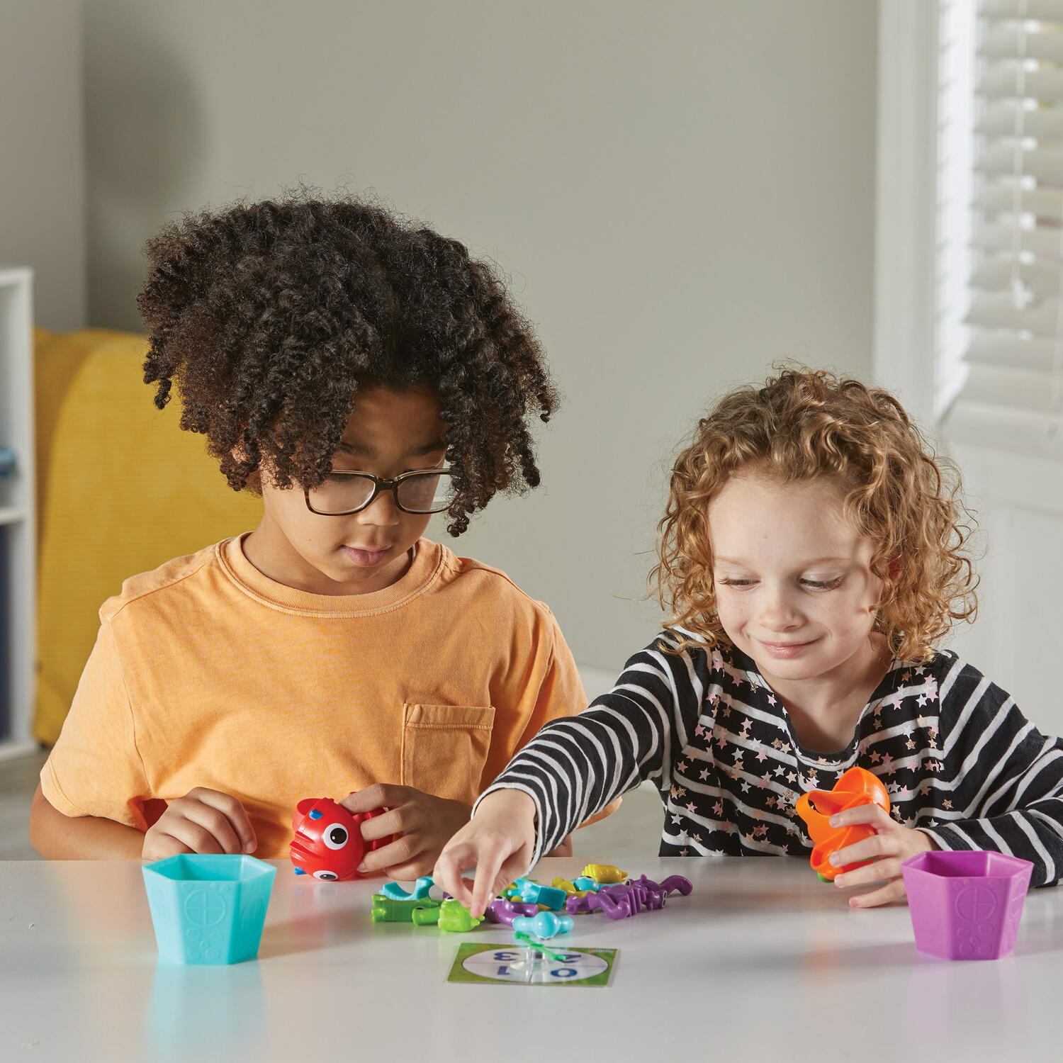 Joc sortare - Casutele monstruletilor PlayLearn Toys