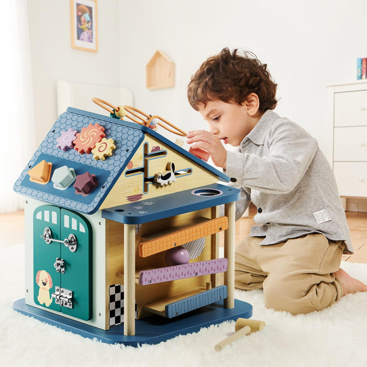 Centru de activitati 12 in 1 - Casuta de la ferma PlayLearn Toys