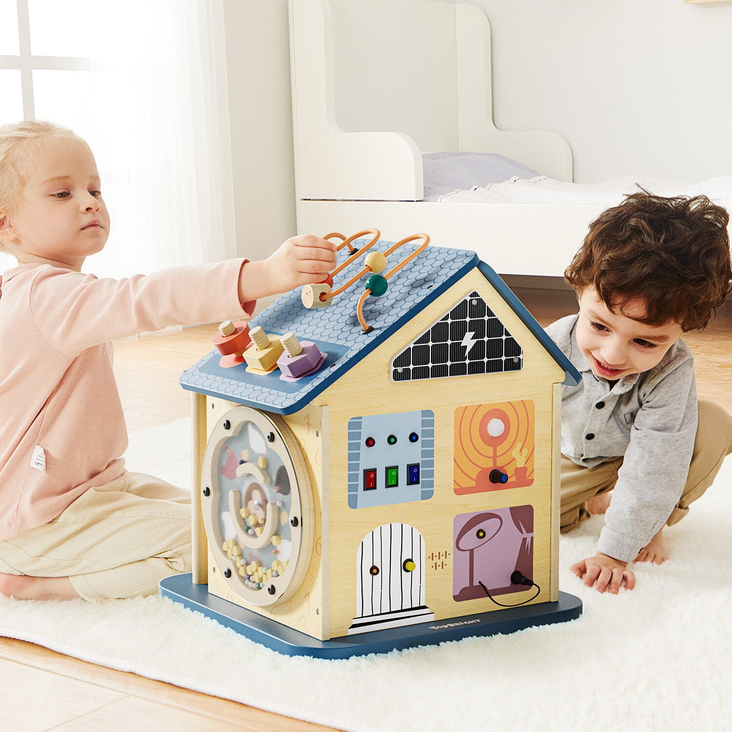 Centru de activitati 12 in 1 - Casuta de la ferma PlayLearn Toys