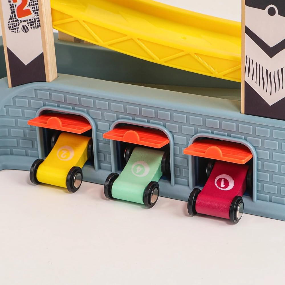 Rampa cu 4 masinute de curse PlayLearn Toys