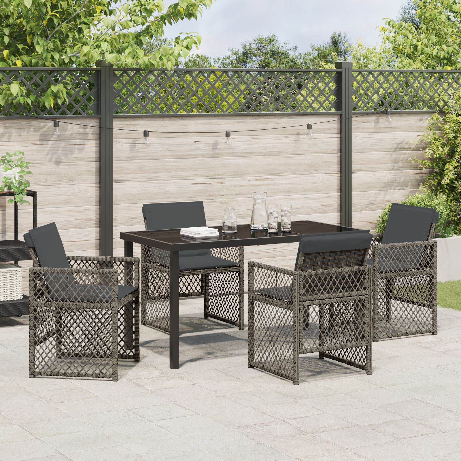 Set de Masă pentru Grădină  cu 5 Piese și Perne Gri din Ratan Poli, Masă de Grădină  Neagră 140x80x73 cm din Sticlă Temperată GartenMobel Dekor