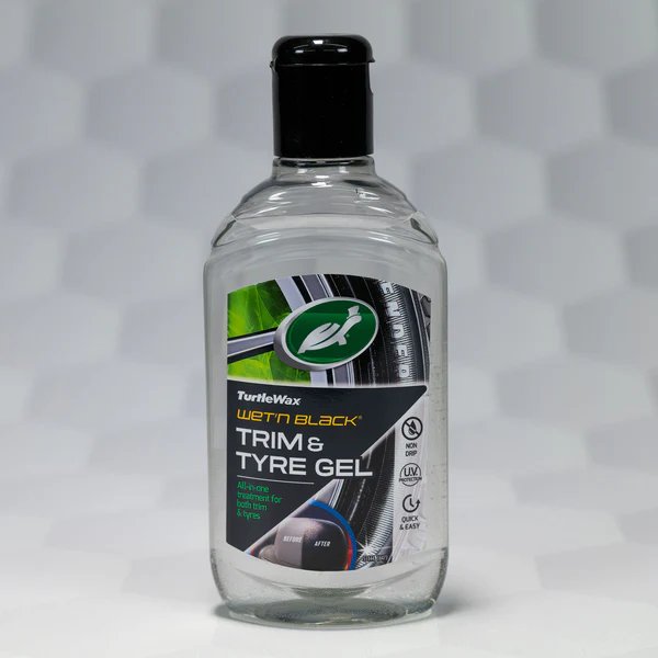 Gel intretinere si luciu anvelope si elemente palstic, aspect umed Turtle Wax Wet N Black 300ml AutoDrive ProParts