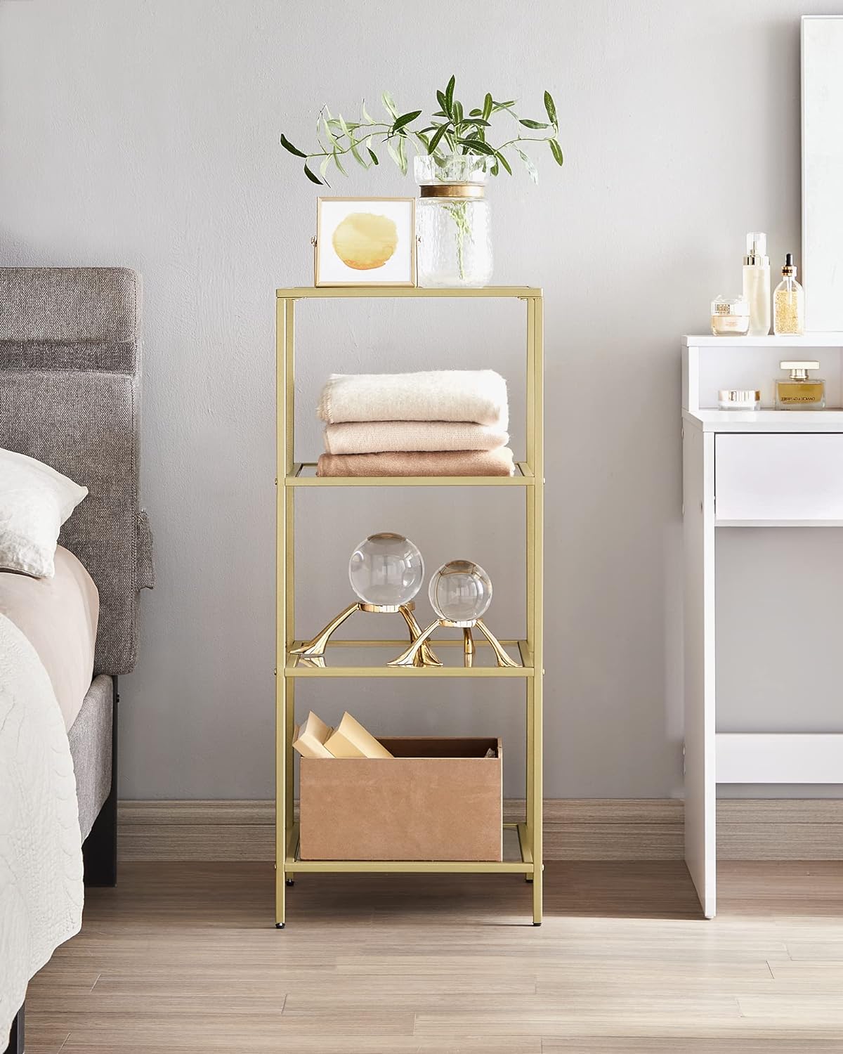 VASAGLE Raft cu trepte pentru dormitor, 4 etaje, din sticla securizata, cadru din otel, 30x95x40cm, auriu Household NewTrend
