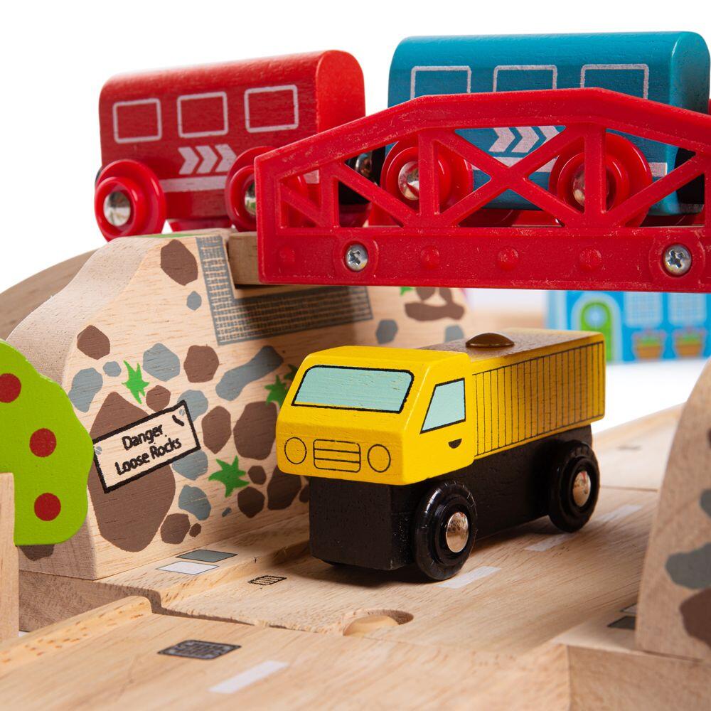 Circuit auto si feroviar (80 piese) PlayLearn Toys