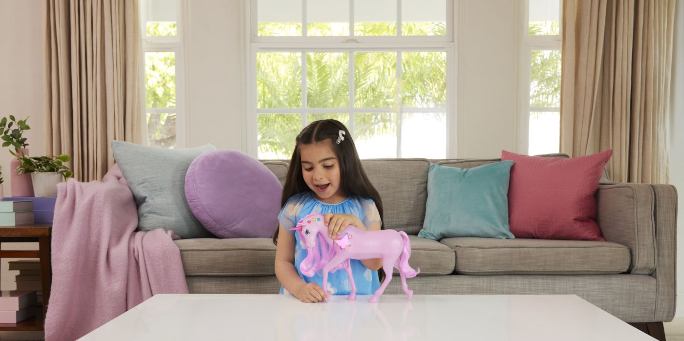 BARBIE UNICORN ROZ CU LUMINI STRALUCITOARE SI SUNETE SuperHeroes ToysZone