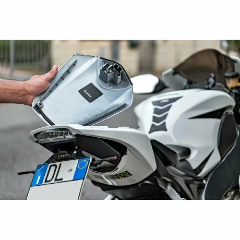 Localizator de obiecte Opti Tracker Compact Ultra-subtire cu adeziv functionare prin aplicatia Find My de la Apple Garage AutoRide