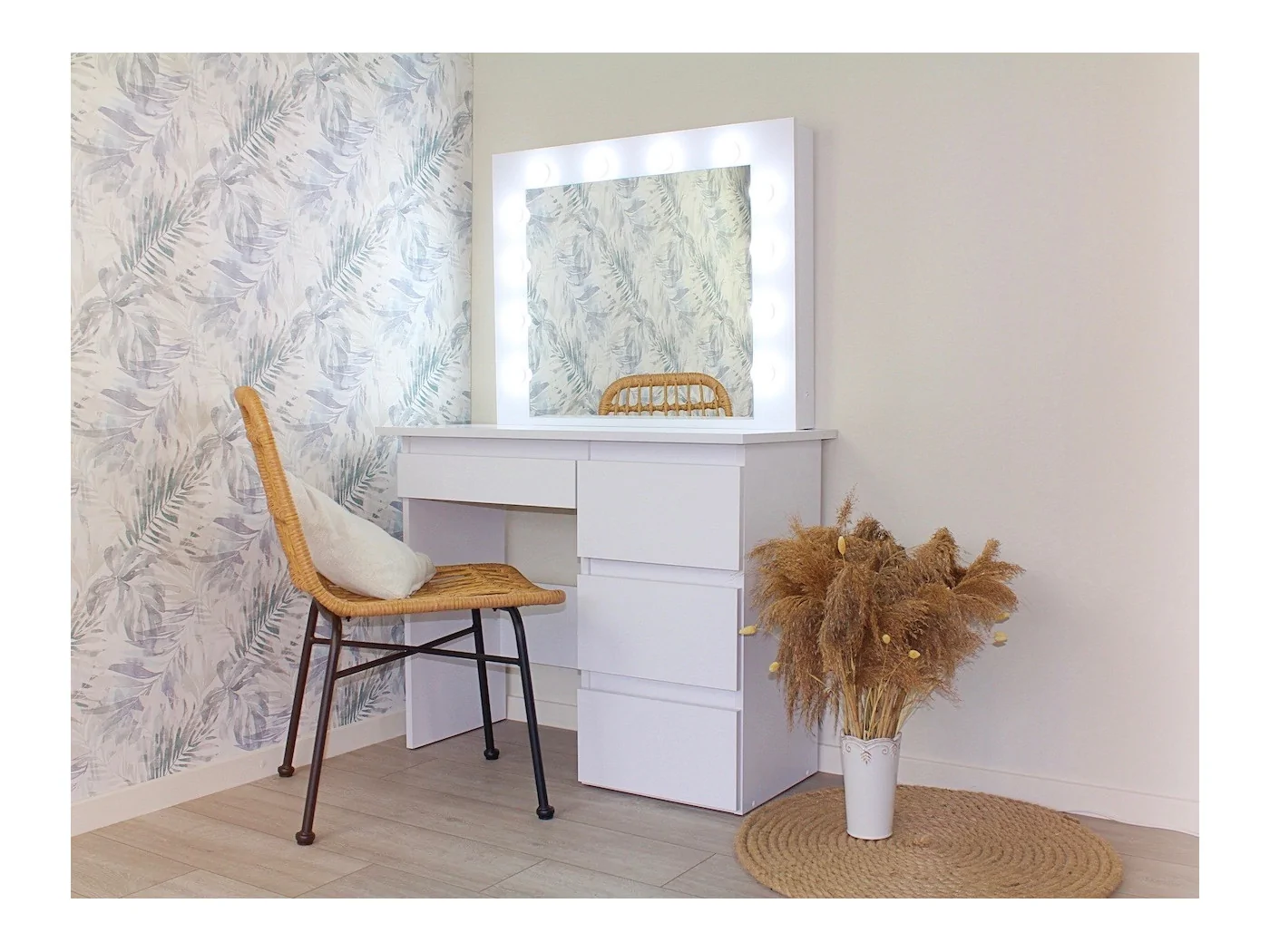 Masa de toaleta si machiaj Hollywood cu oglinda LED si 4 sertare, 94x43x140 cm, alb mat Household NewTrend