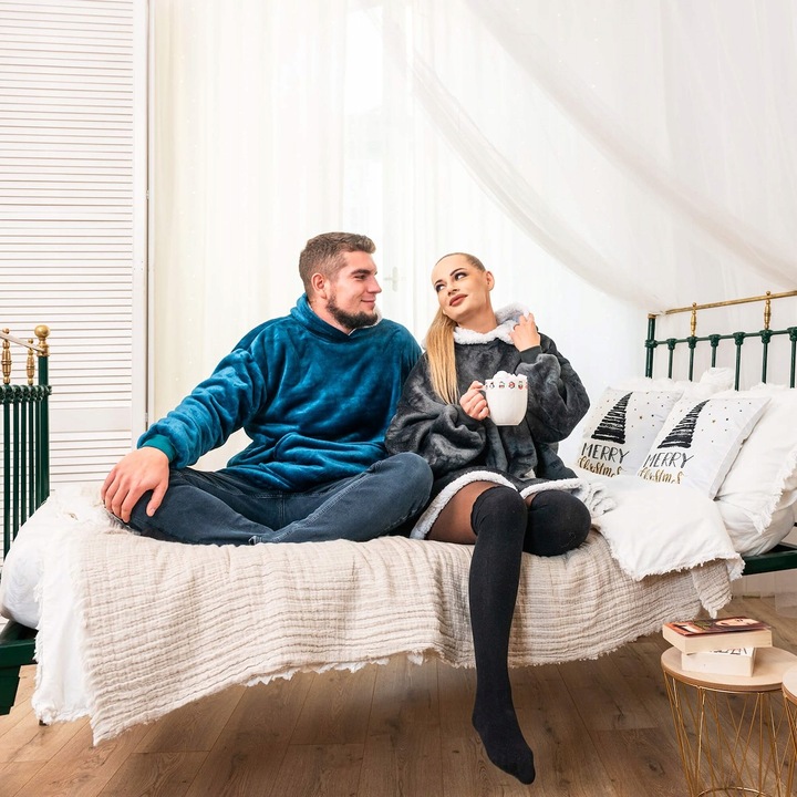 Patura tip hanorac, cu maneci, gluga si buzunare, material plus, marime universala, roz Household NewTrend