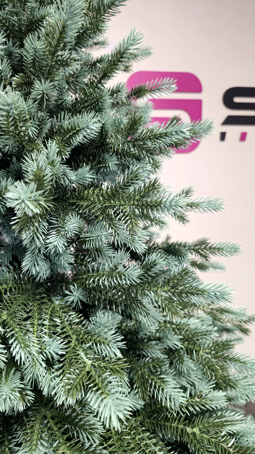 Brad artificial Christmas Deluxe by Sersimo, Alaska verde argintiu, integral 3D, 210cm Household NewTrend