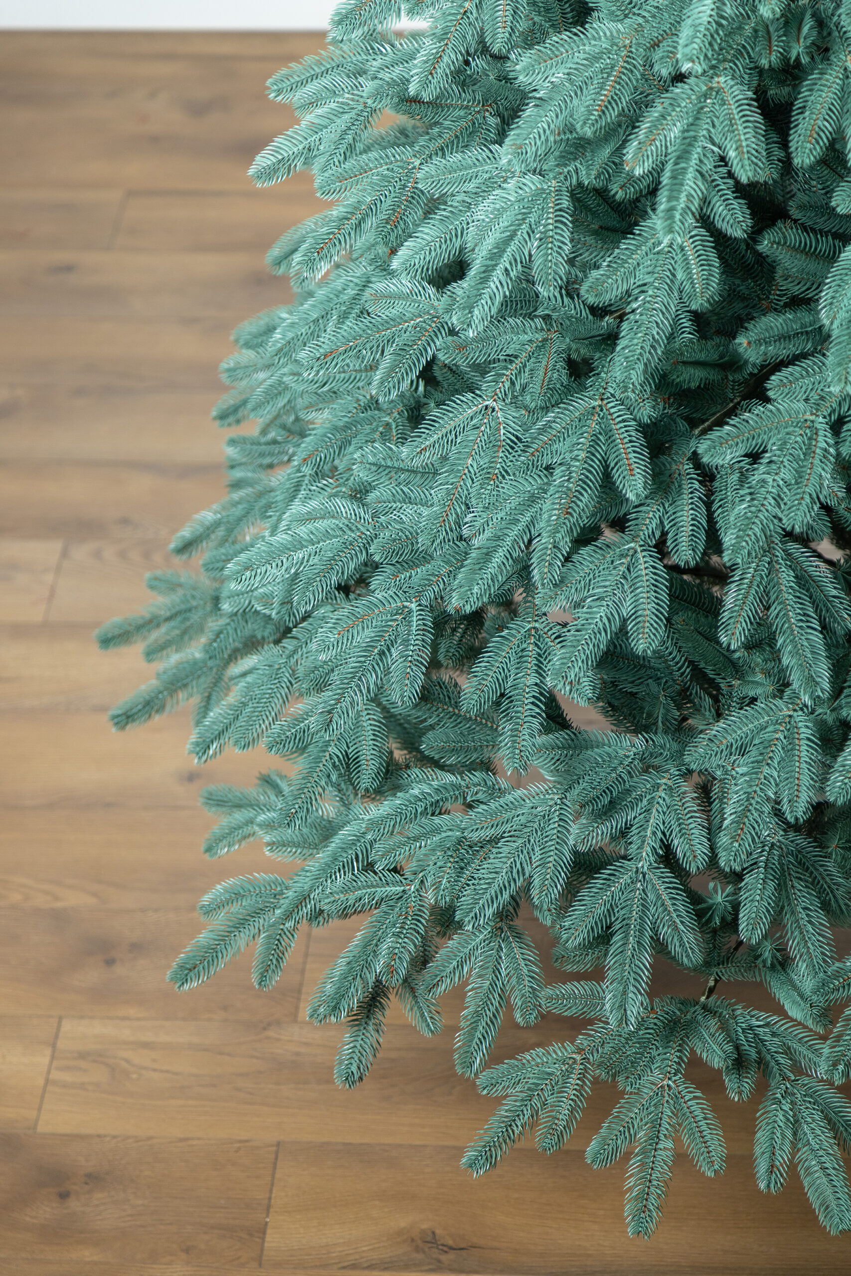 Brad artificial Christmas Deluxe by Sersimo, Laponia Select argintiu, integral 3D, 230cm Household NewTrend