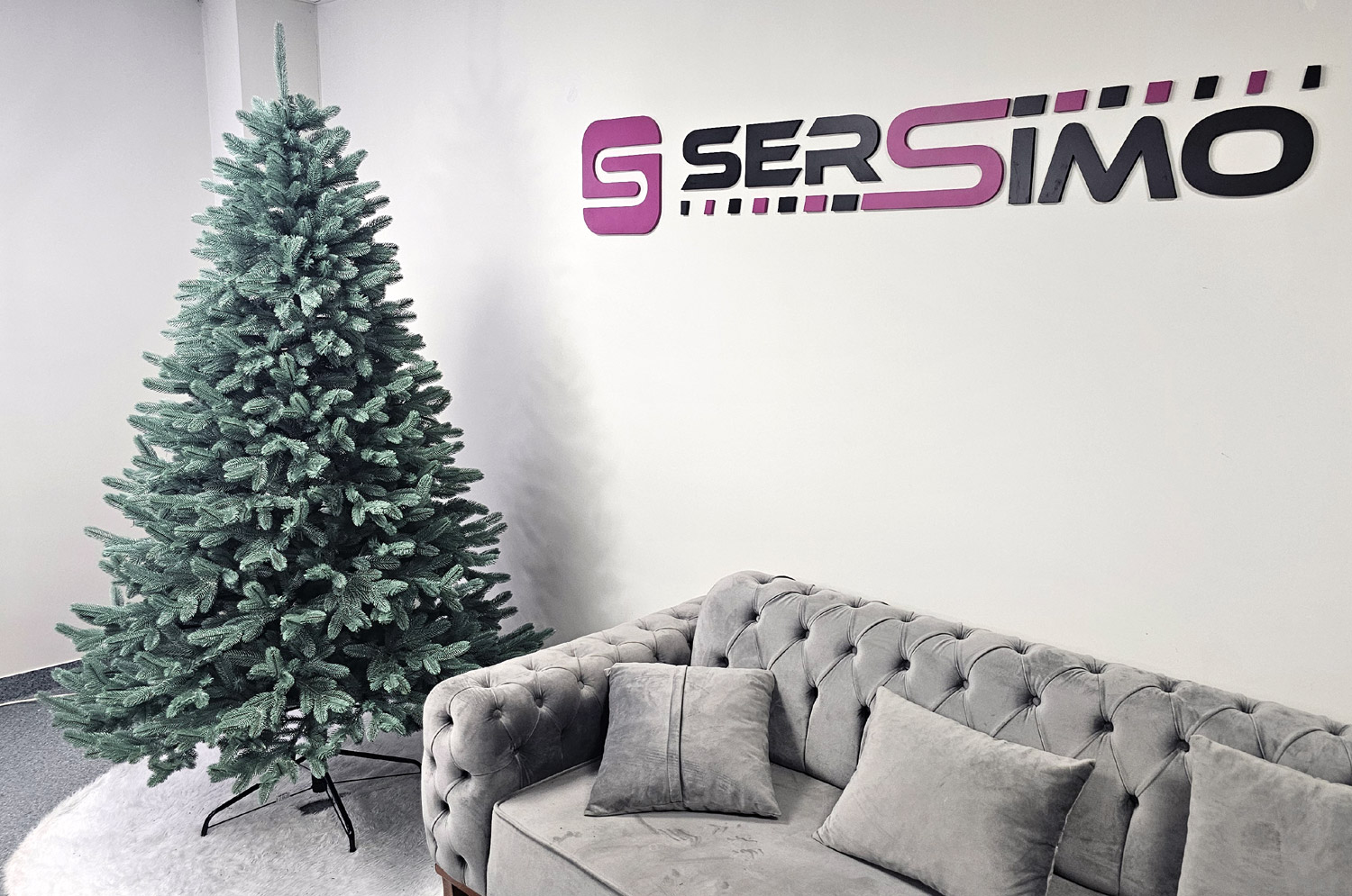 Brad artificial Christmas Deluxe by Sersimo, Laponia Select argintiu, integral 3D, 230cm Household NewTrend