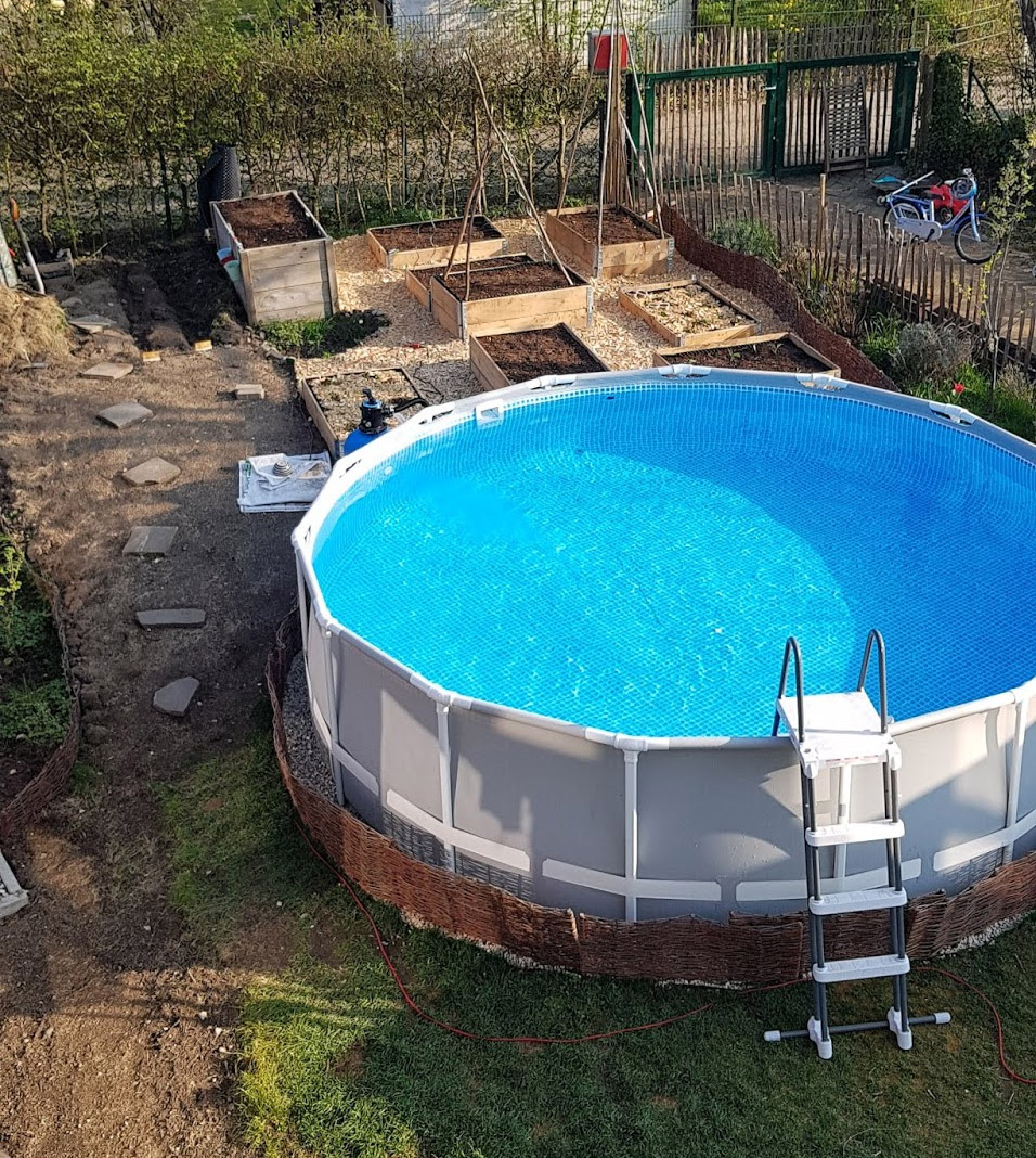 Piscina cadru metalic Intex Prism Frame, 366x99cm, 9.000 litri, cu pompa de filtrare si scara Household NewTrend
