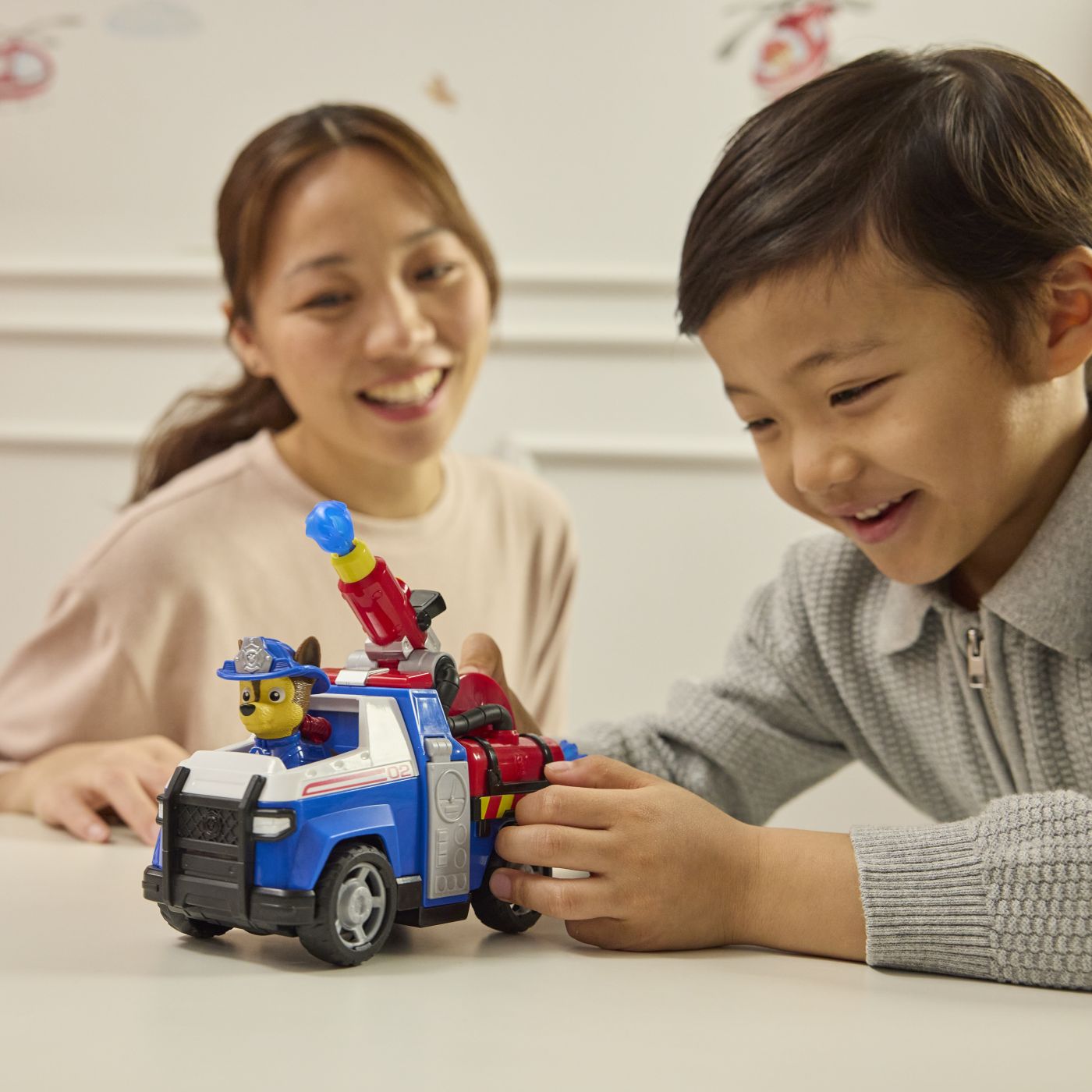 PATRULA CATELUSILOR VEHICUL DE SALVARE MASINA DE POMPIERI SI FIGURINA CHASE SuperHeroes ToysZone