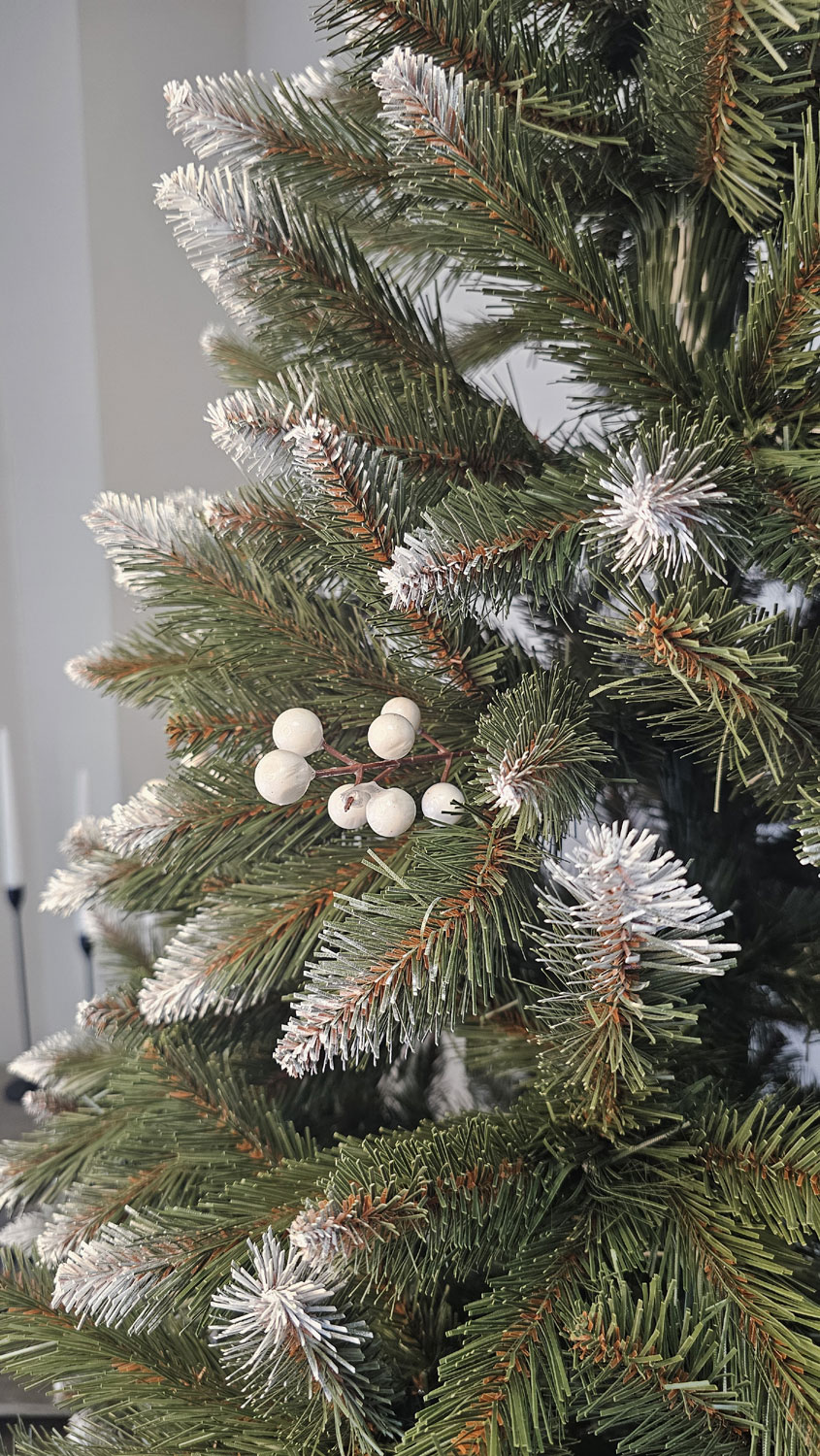 Brad artificial Christmas Deluxe by Sersimo, WhiteBerry, 2D, 220cm Household NewTrend