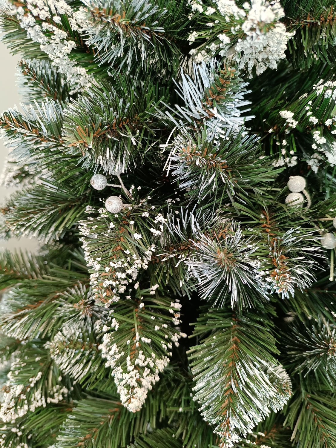 Brad artificial Christmas Deluxe by Sersimo, Crystal nins cu merisoare, 2D, 200cm Household NewTrend