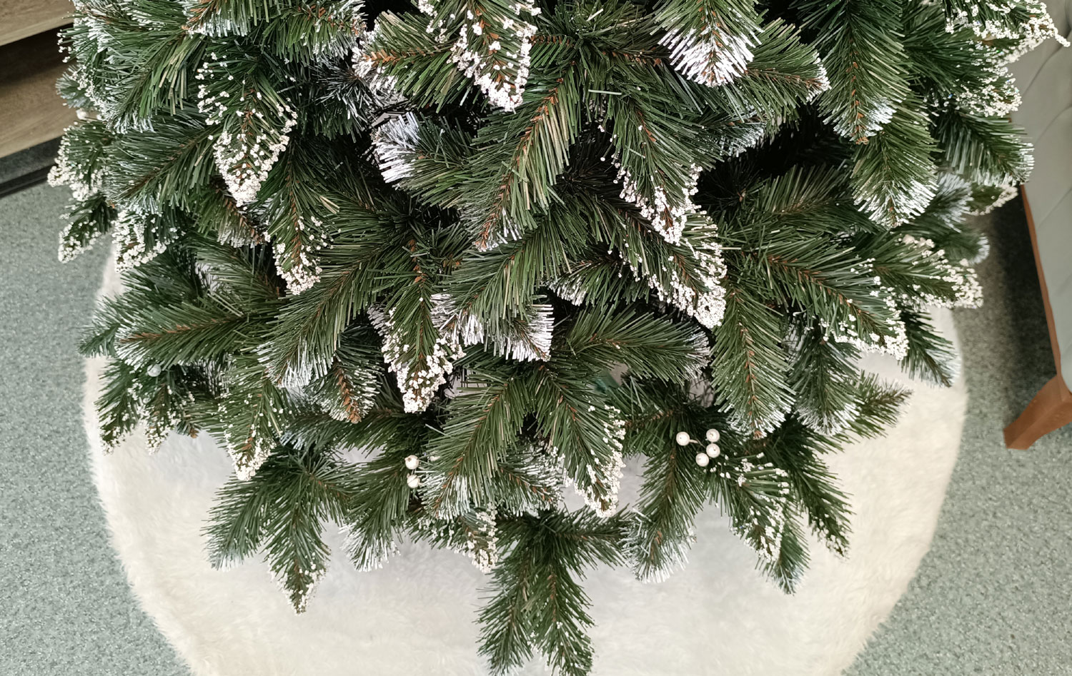 Brad artificial Christmas Deluxe by Sersimo, Crystal nins cu merisoare, 2D, 250cm Household NewTrend