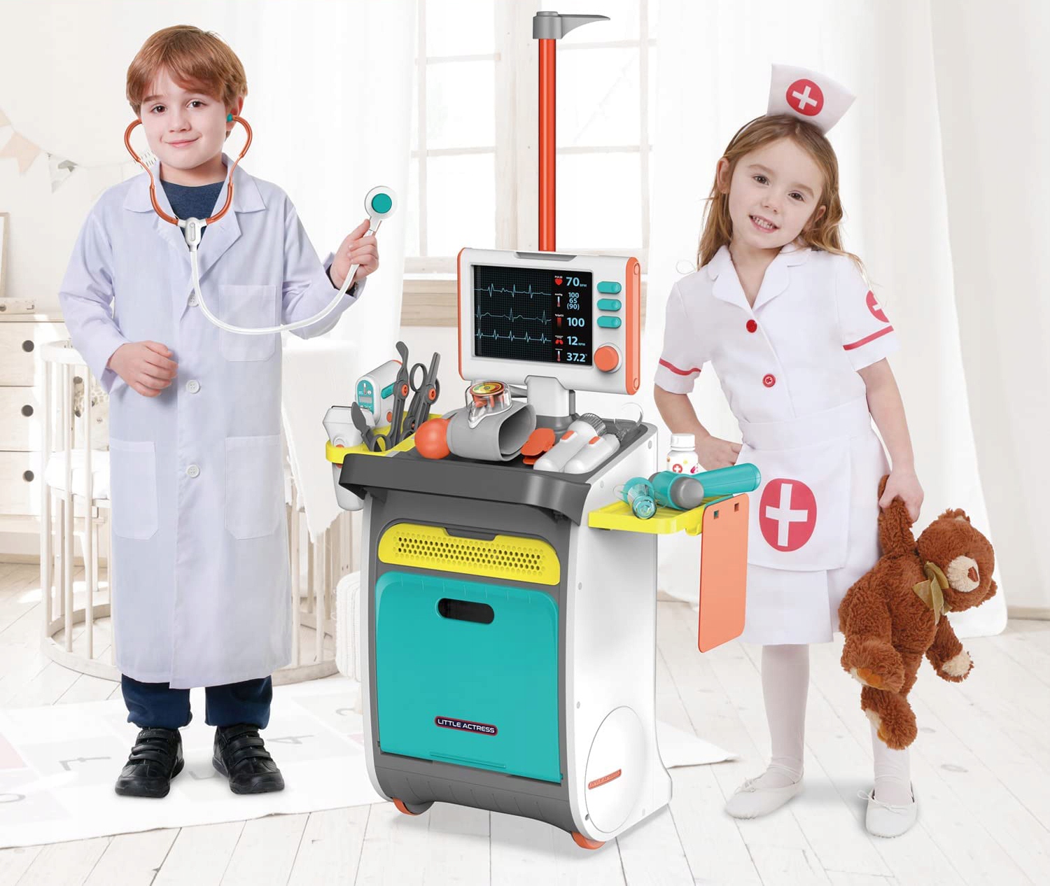 Set de joaca, carucior medical cu aparatura si instrumente, cu sunete si lumini Household NewTrend