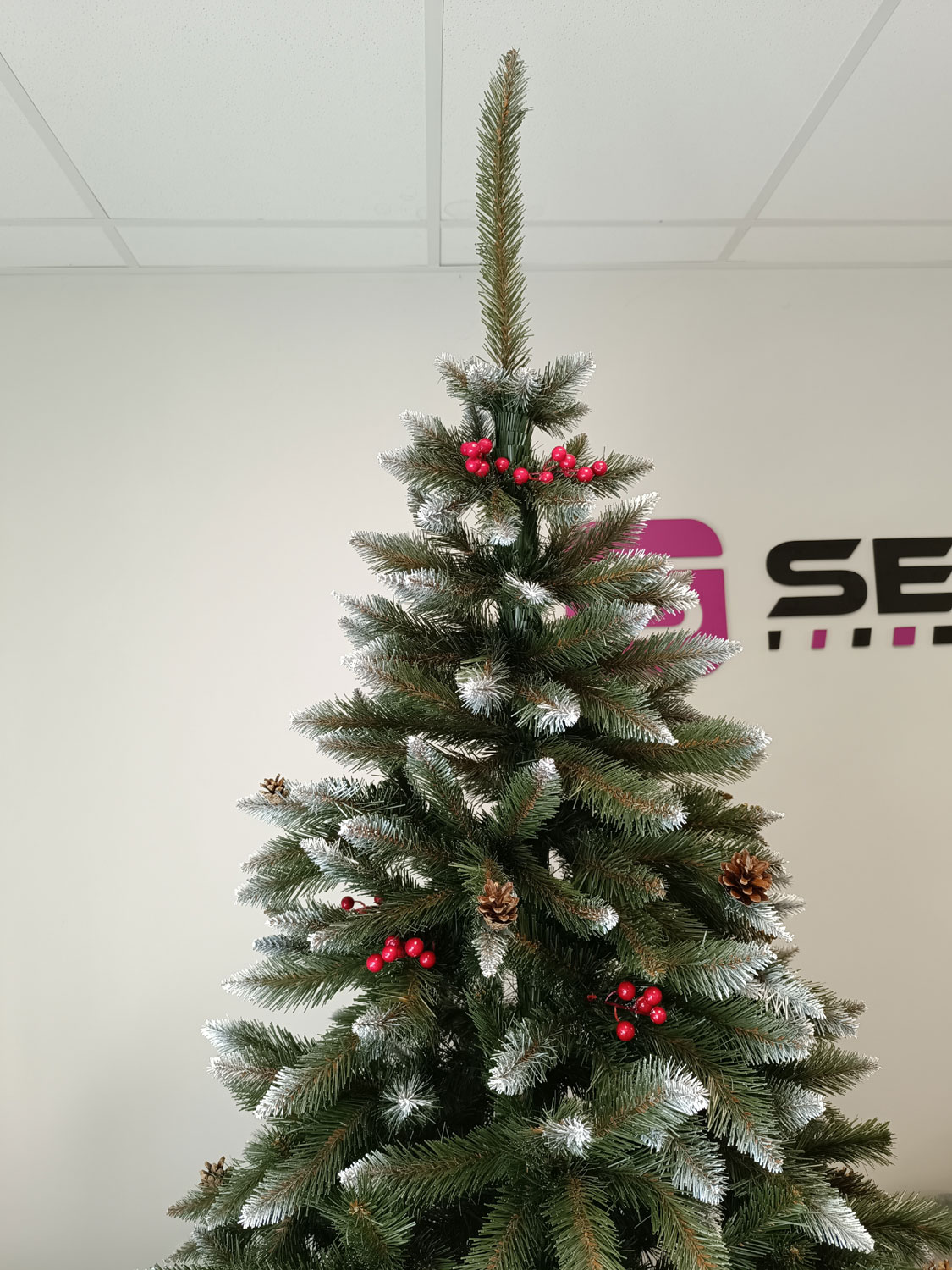Brad artificial Christmas Deluxe by Sersimo, Frasin de Munte, 2D, 220cm Household NewTrend