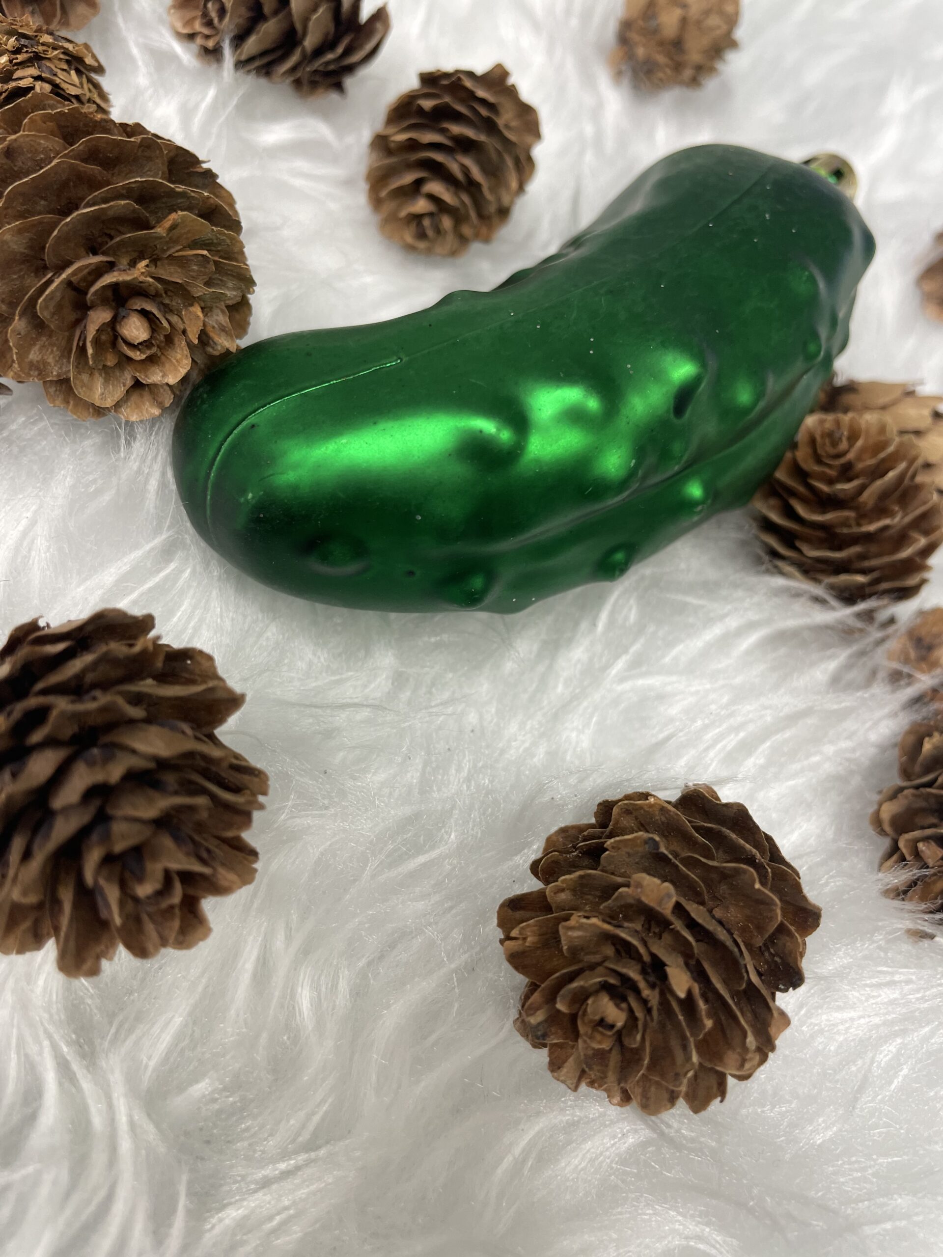 Set globuri si decoratiuni de Craciun, 102 piese, diverse dimensiuni, argintiu Household NewTrend