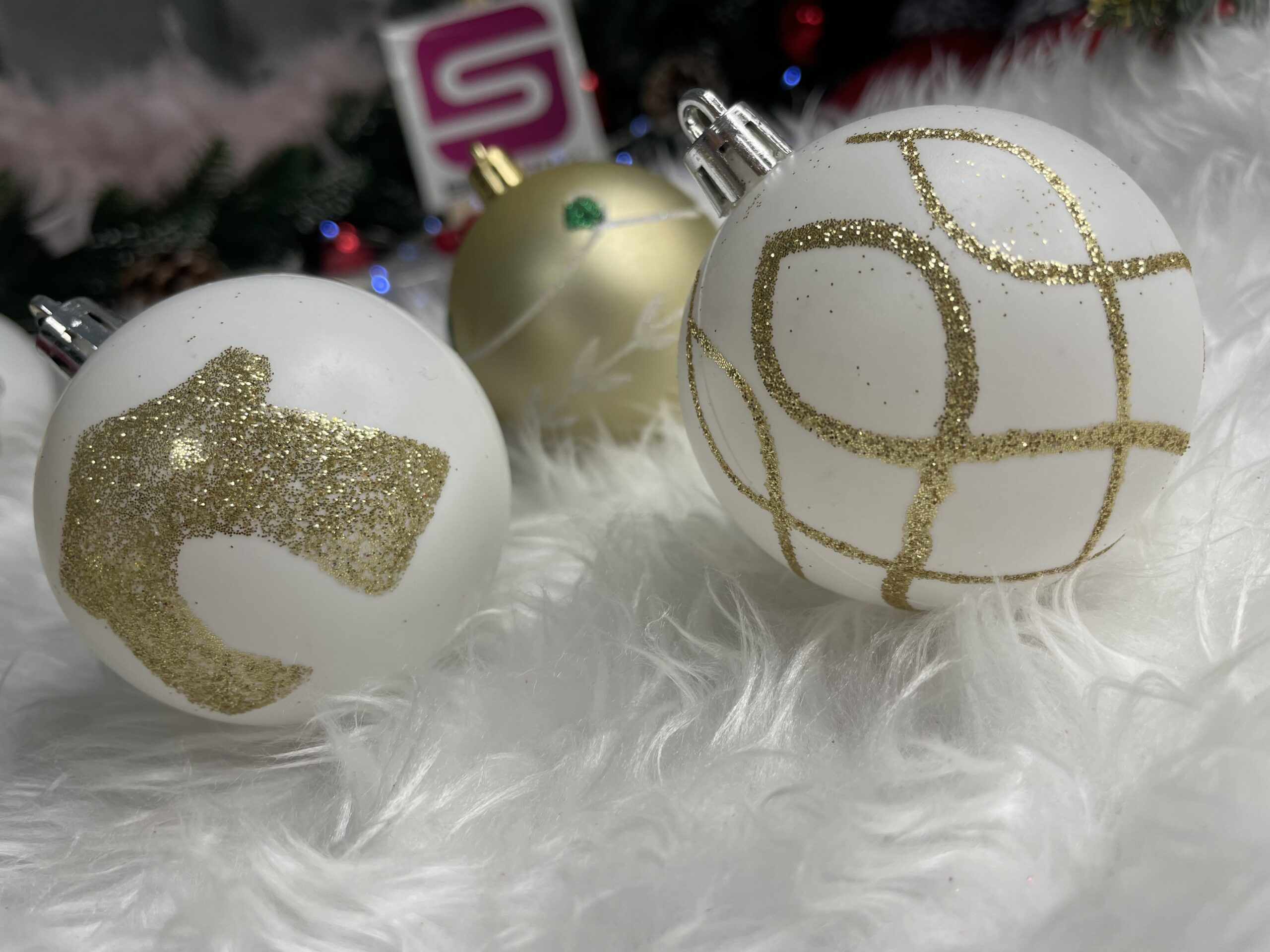 Set globuri de Craciun cu modele de sarbatori, 30 bucati, 6cm, auriu Household NewTrend