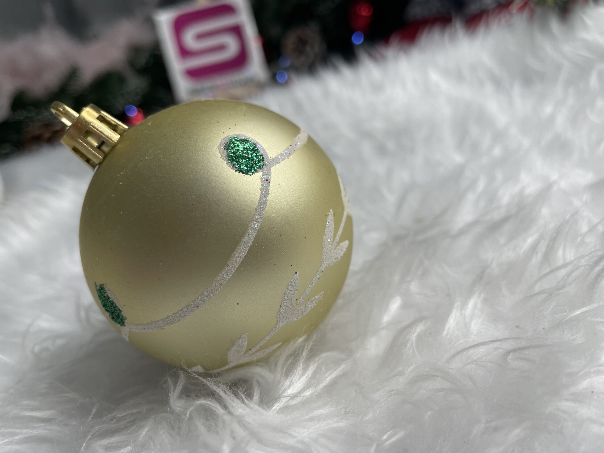 Set globuri de Craciun cu modele de sarbatori, 30 bucati, 6cm, auriu Household NewTrend