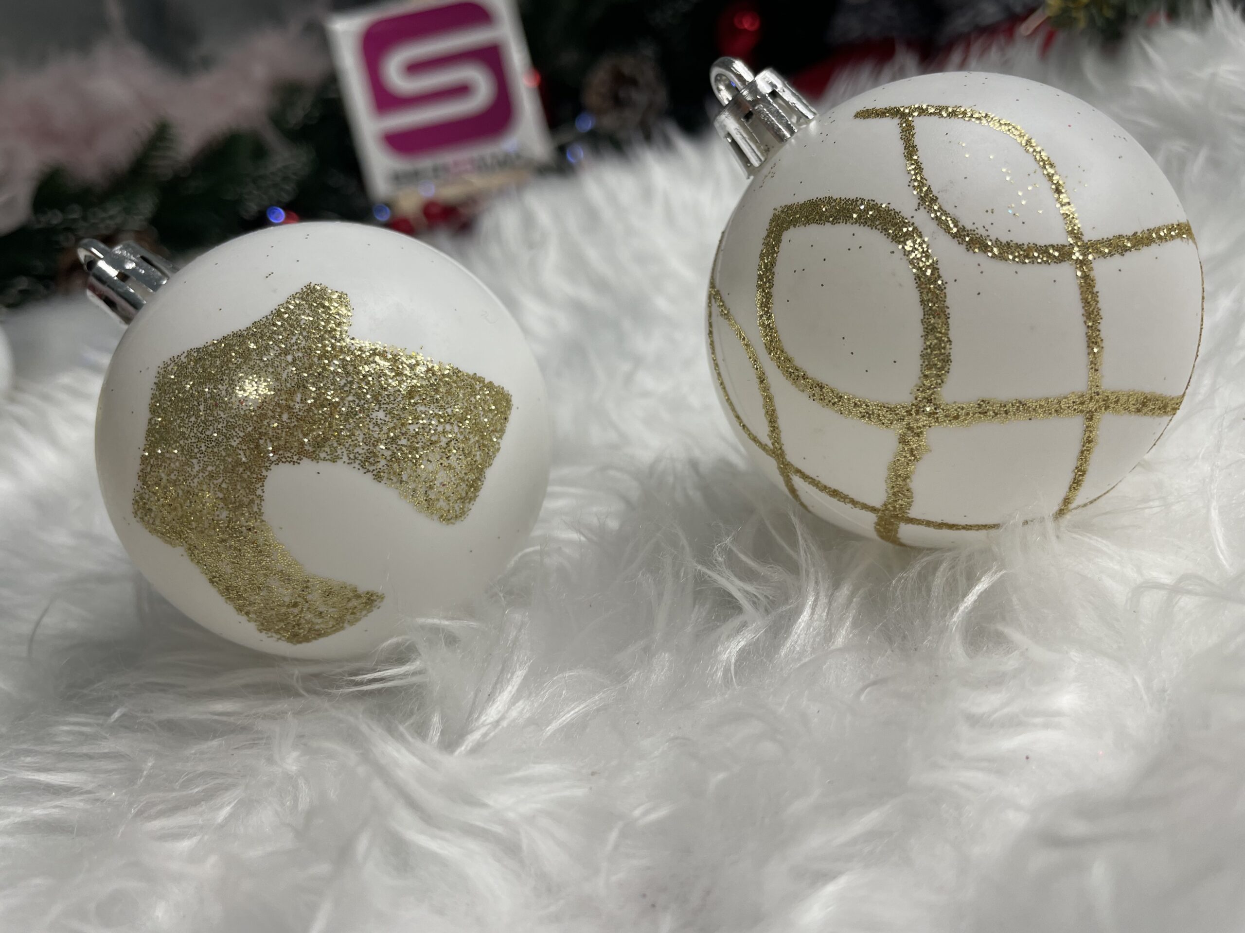 Set globuri de Craciun cu modele de sarbatori, 30 bucati, 6cm, auriu Household NewTrend